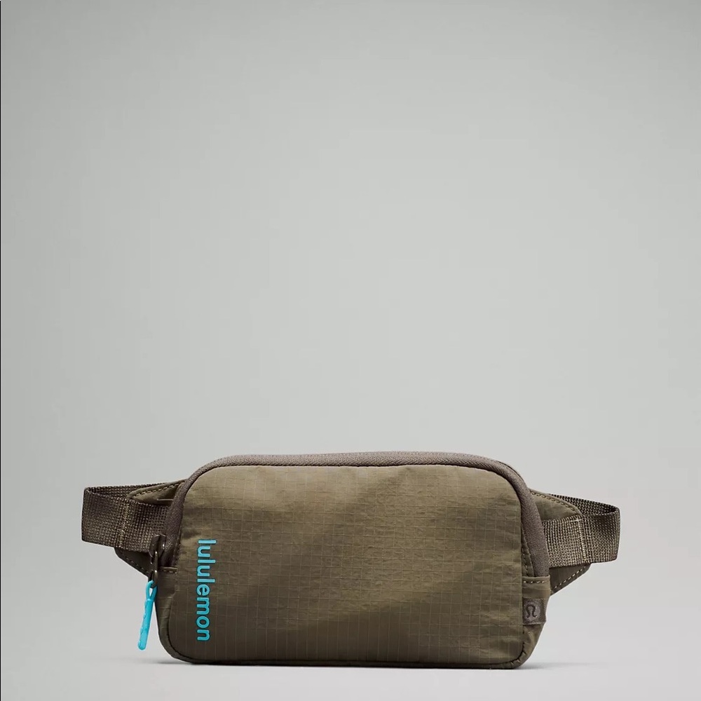 NWT Lululemon Mini Belt Bag in Carob Brown